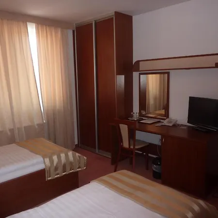 Hotel Auto Jas 4*