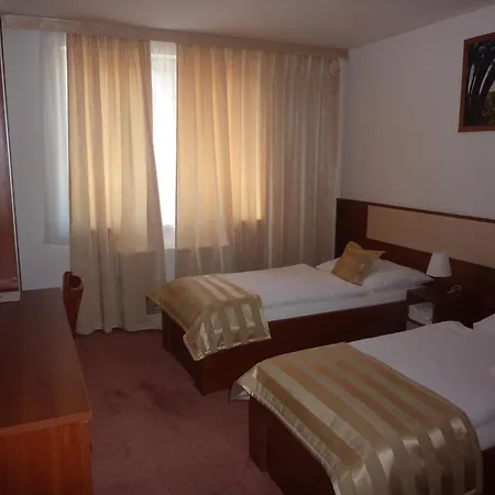 Auto Jas Hotel Neutra