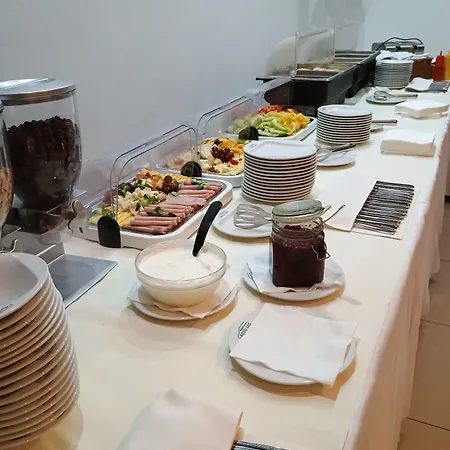 Ξενοδοχείο Auto Jas 4*