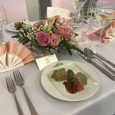 Auto Jas 4* Νίτρα