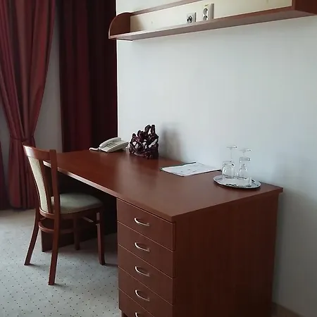 Auto Jas Hotel 4*